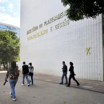 Temer propõe salário de servidor igual ao do setor privado para conter gastos