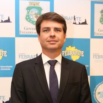 Pré-lançamento do livro  &quot;Direito Constitucional Financeiro - Direitos Fundamentais e Orçamento Público&quot; é sucesso no Congresso Febrafite