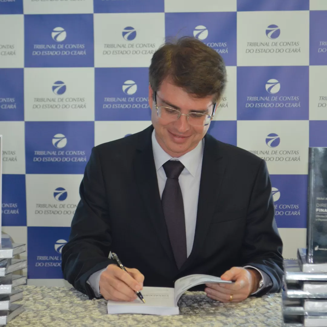 Associado realiza amanhã (14) pré-lançamento especial de livro no Congresso Febrafite